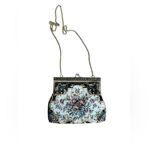VTG BLACK & MULTICOLOR FLORAL TAPESTRY GOLD CHAIN METAL‎ FRAME STRAP PURSE